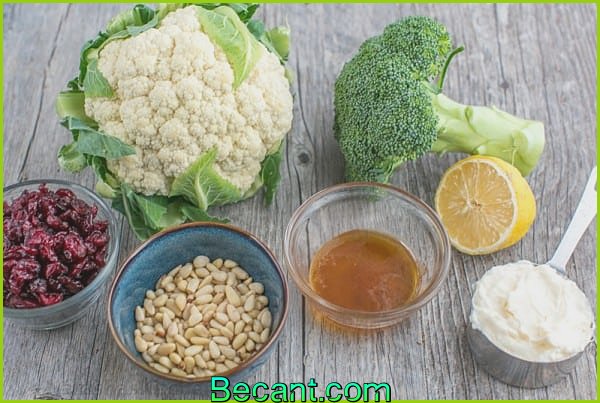 Ingrédients pour salade et vinaigrette de brocoli et de chou-fleur